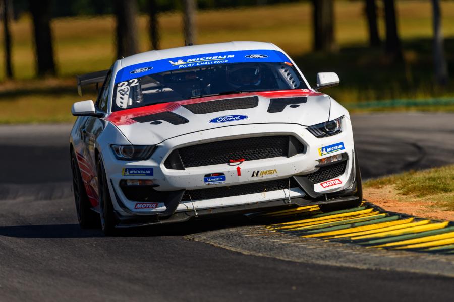  Ford Mustang GT4 Race Car 2016 года  (фото 10 из 10)